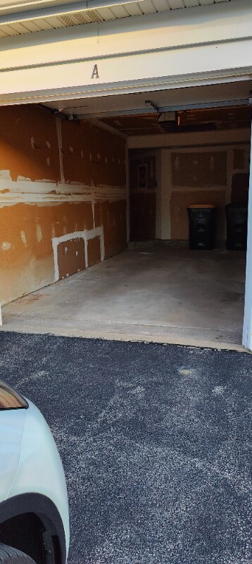 Building Photo - 1845 Fox Run Dr
