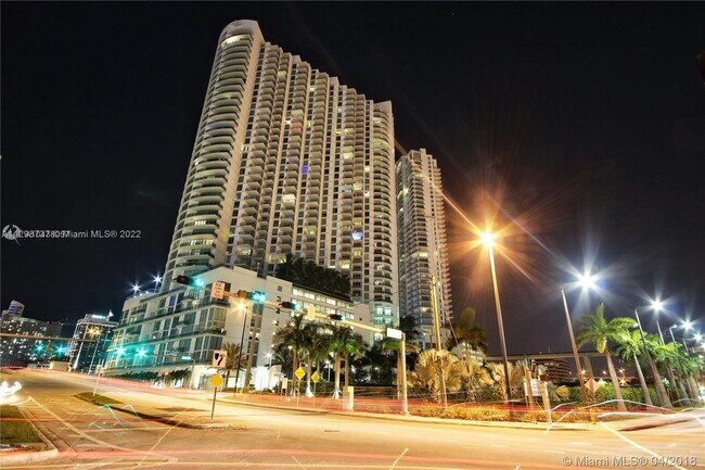 Foto del edificio - 350 S Miami Ave
