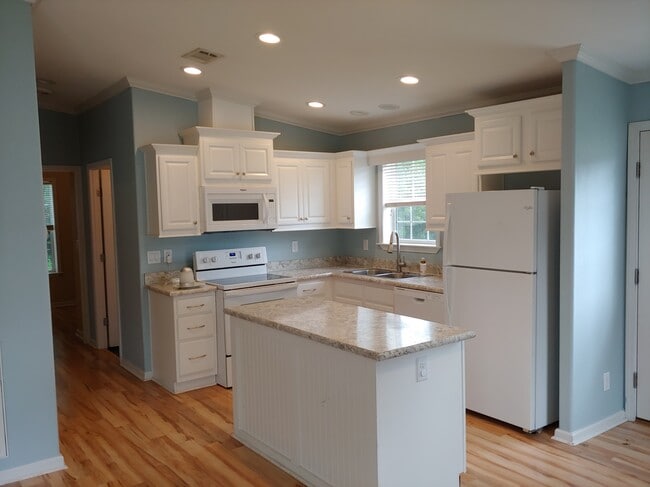 Photo - 2205 Martin Rd House