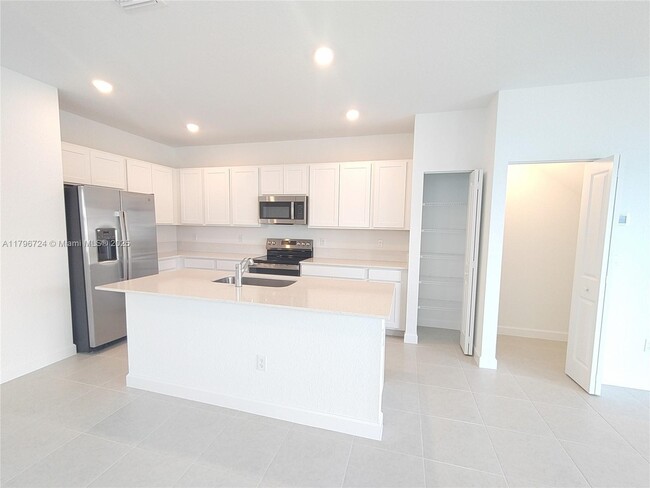 Building Photo - 522 Rivergrass St