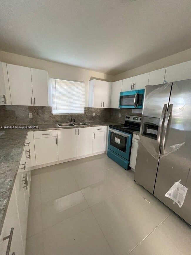 Foto del edificio - 1532 NW 60th St