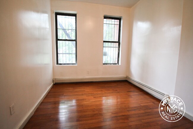 Foto del edificio - 313 Pulaski St