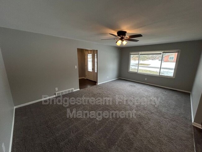 Building Photo - 5713 Daphne Ln