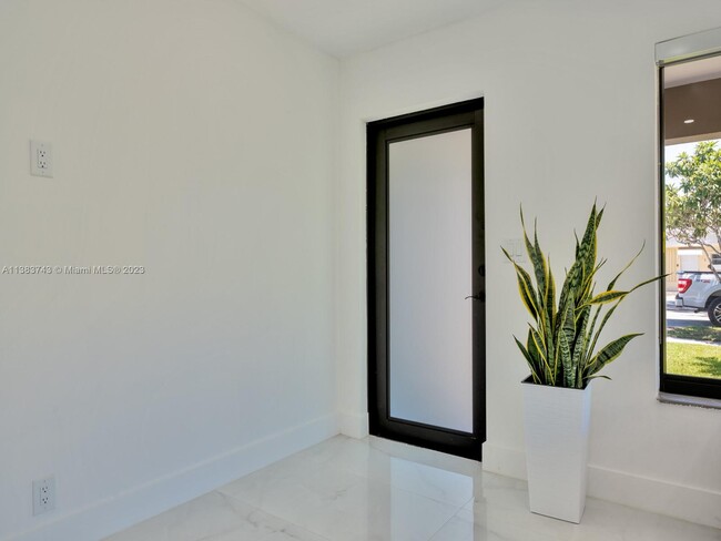 Foto del edificio - 1626 Rodman St