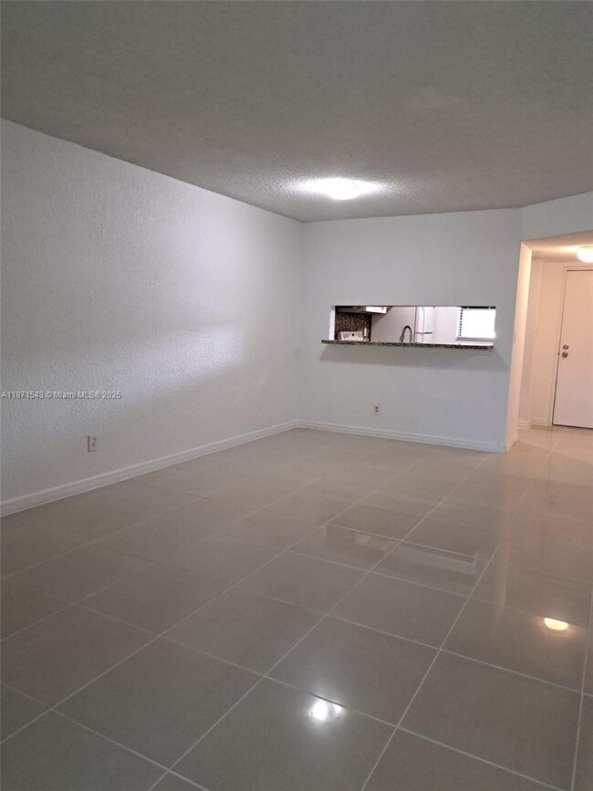 Foto del edificio - 3410 Foxcroft Rd