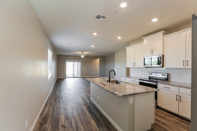 Building Photo - 11492 W Camden Dr