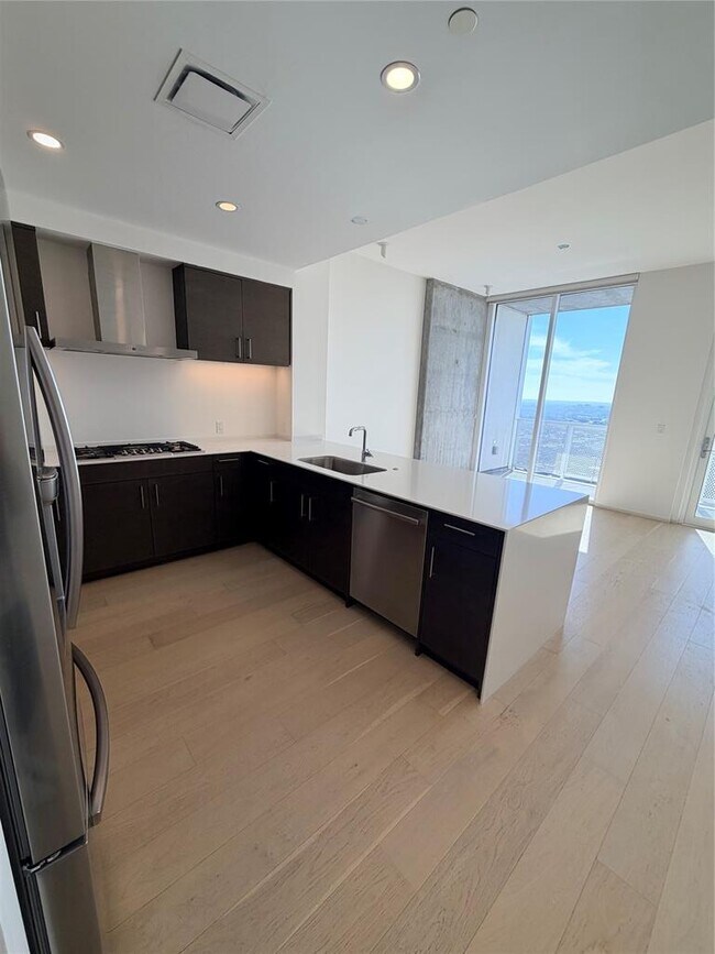 Foto del edificio - 301 West Ave