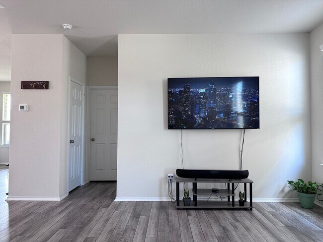 Foto del edificio - 4 Bedroom Single Family Home in Georgetown