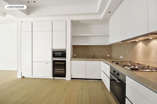 Building Photo - 404 Park Ave S