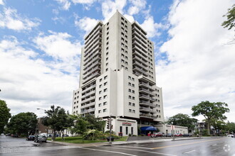 Le St-Laurent Apartments