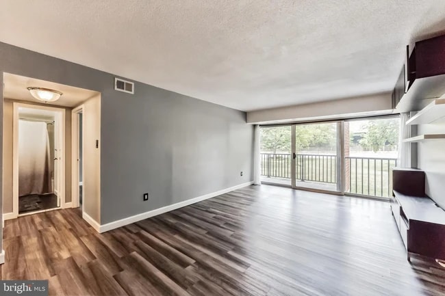 Living1 - 1300 Army Navy Dr