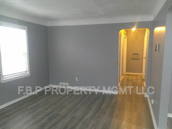 Foto del edificio - 18545 Riverview St