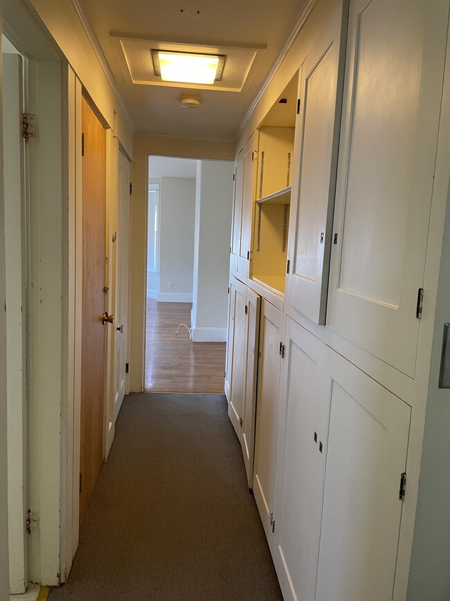 Building Photo - 148 Crescent St