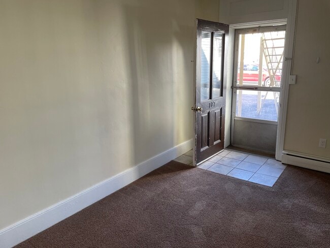 Building Photo - 107 E 2nd St