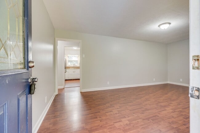 Building Photo - Spacious 3-Bedroom Home with Finished Basement and Scenic Views in Colonial Heights