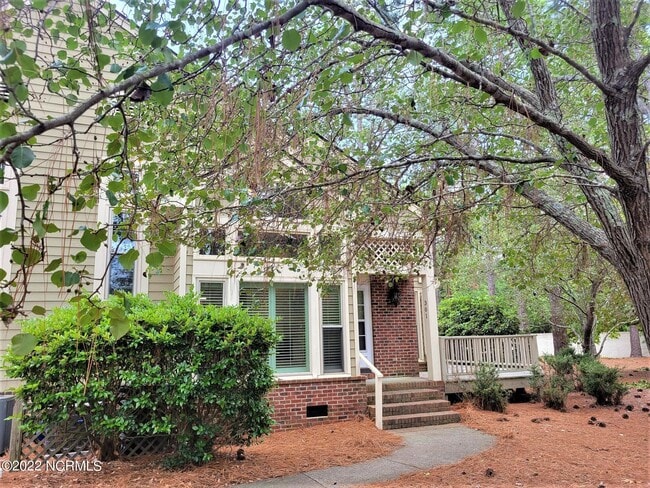 Foto del edificio - 301 Hampton Ct