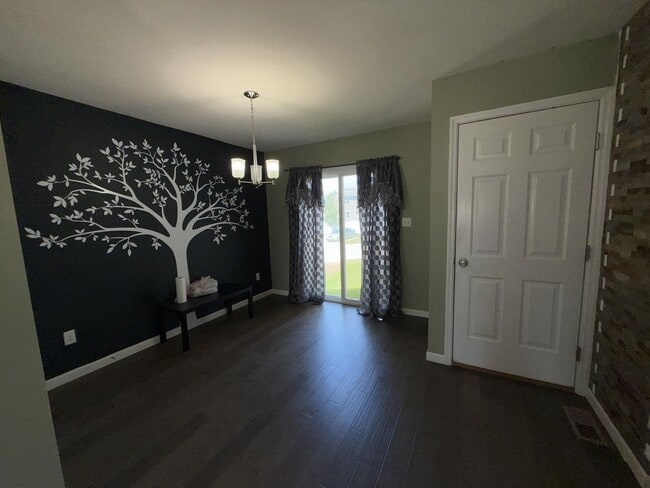 Building Photo - Beautiful 3 Bedroom / 2.5 Bath for Rent in Maryland Heights !