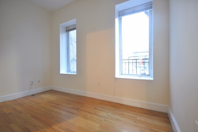 Building Photo - 8 E 30th St