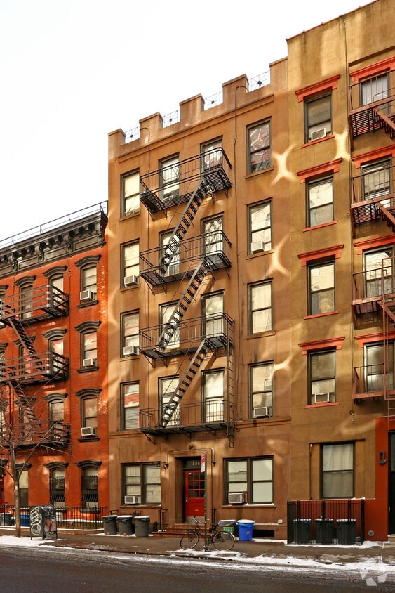 Building Photo - 226 W 17th St