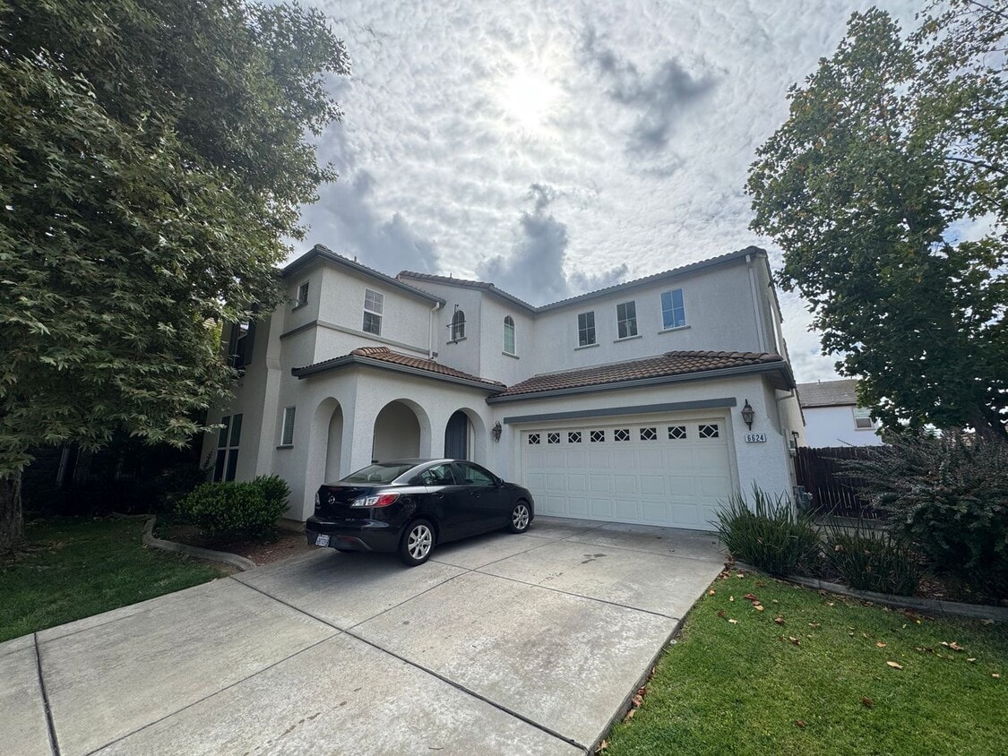 Primary Photo - 5 Bed / 3.5 Bath | Elk Grove Single Family...