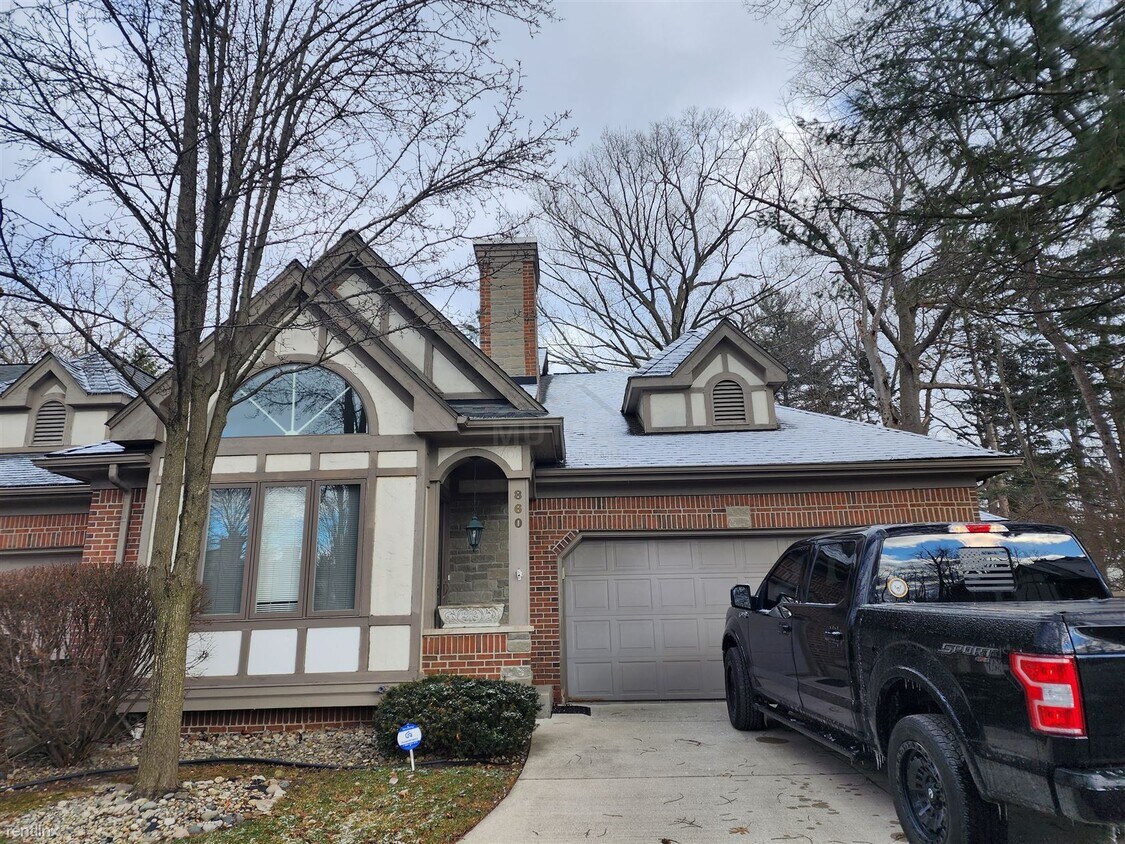 3 br, 2 bath Condo 860 N Beech Daly Rd Condo for Rent in Dearborn