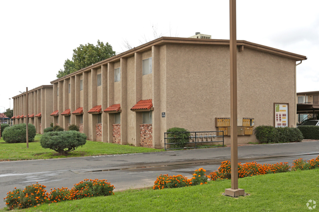 Building Photo - Country Club Village Apartments