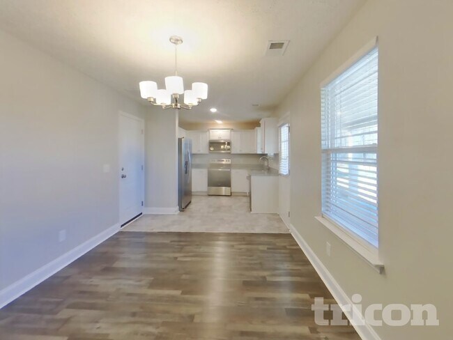 Foto del edificio - 716 Cedar Ln