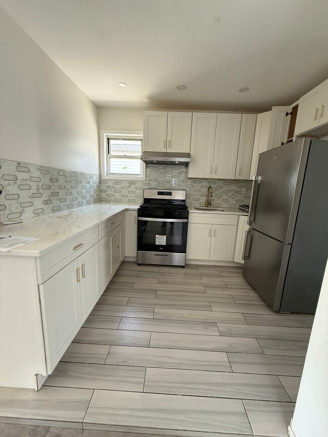 Foto del edificio - 2327 E 23rd St