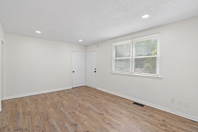 Building Photo - 1541 Cherry Tree Dr