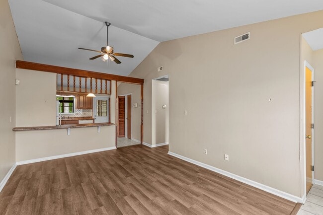 Building Photo - 2 Bedroom, 2 Bathroom Home