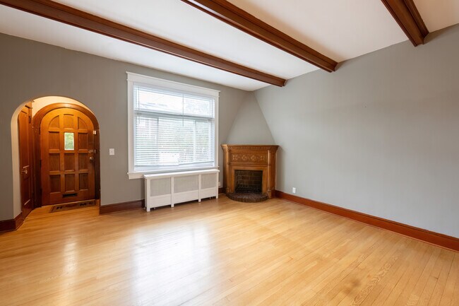 Foto del edificio - 317 Ingraham St NW