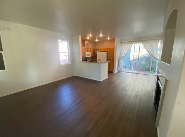 Building Photo - Desirable Bethel home 3BD/2.5 BA - Close t...