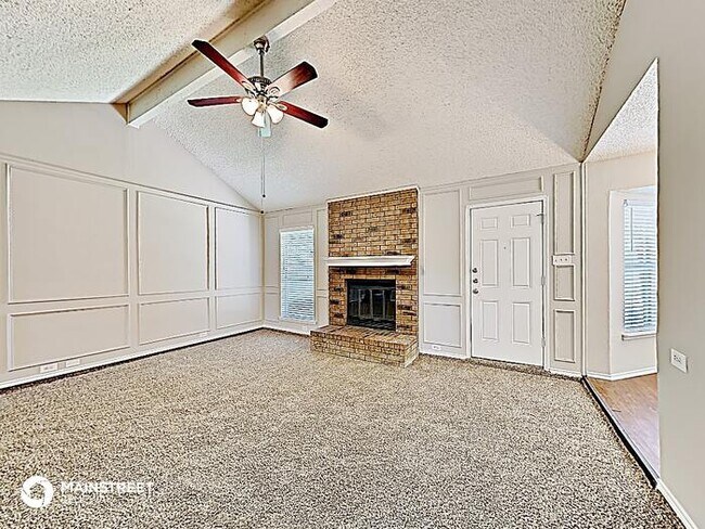 Building Photo - 808 Crystal Creek Ln, Arlington, TX 76001