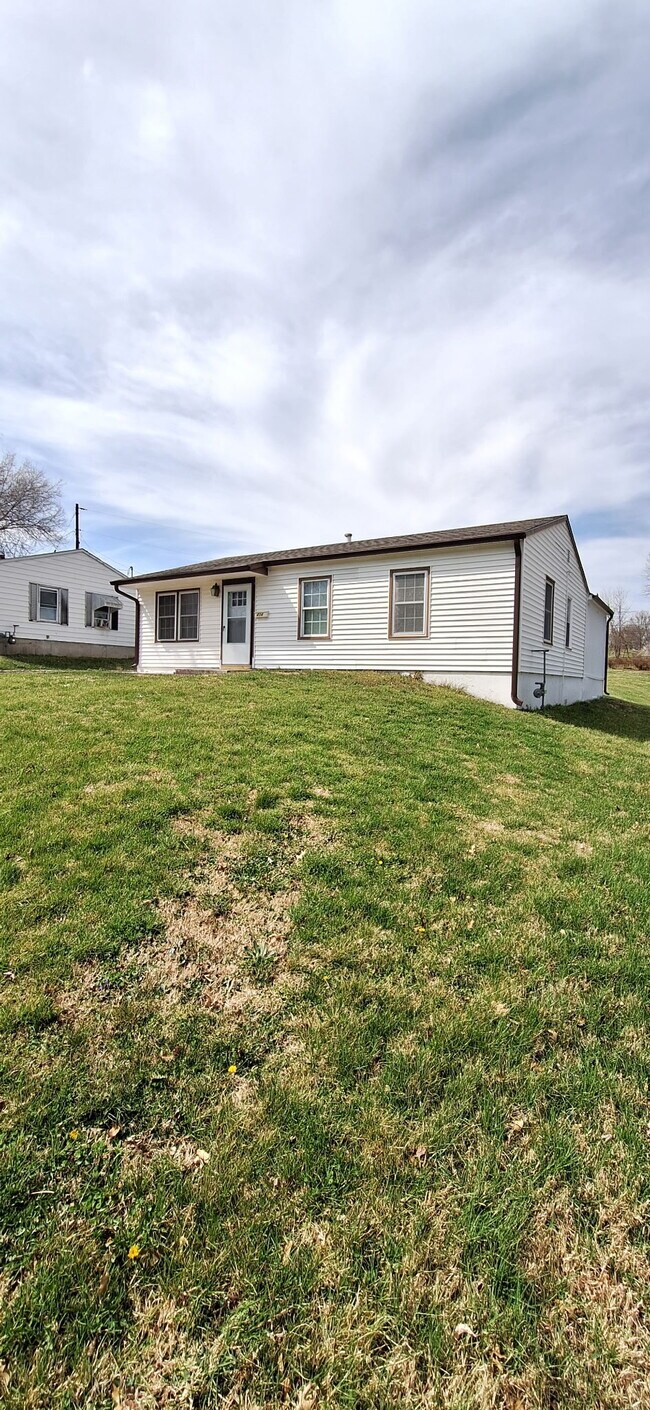 Foto del edificio - 404 E 3rd Dr S