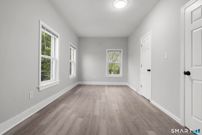 Building Photo - 20 Waverly St