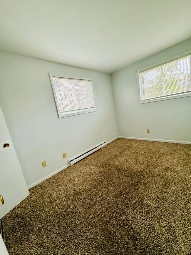 Building Photo - Two Bedroom Apartment for Rent