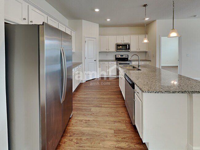 Foto del edificio - 7801 Stumble Journey Ln