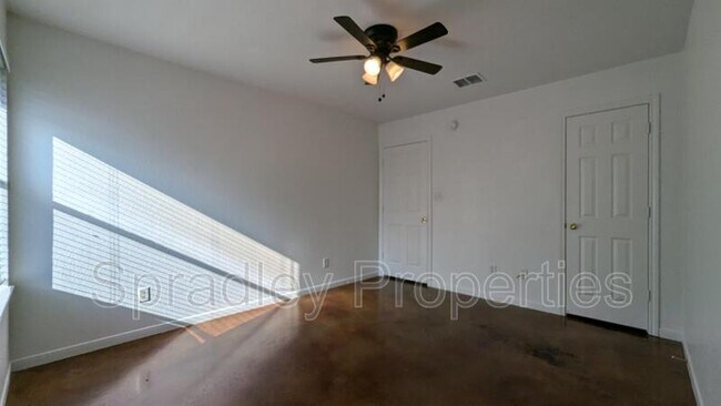 Foto del edificio - 5610 Luxor Dr