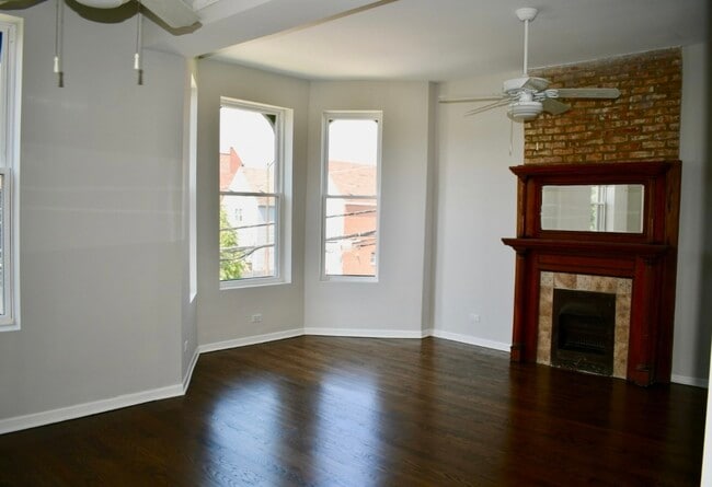 Building Photo - 867 E Pershing Rd