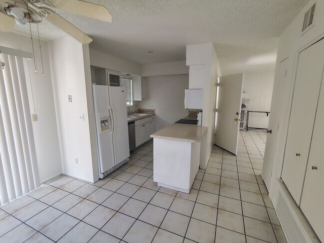 Foto del edificio - 5905 Sun County Blvd