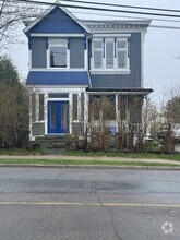 Building Photo - 298 Douglas Av