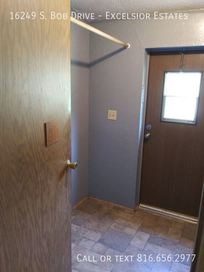 Building Photo - Mobile Home For Rent