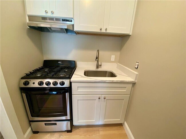 Building Photo - 16 Brinley St