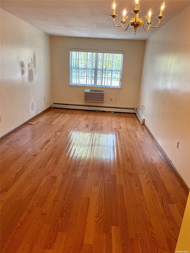 Building Photo - 82-47 Country Pointe Cir