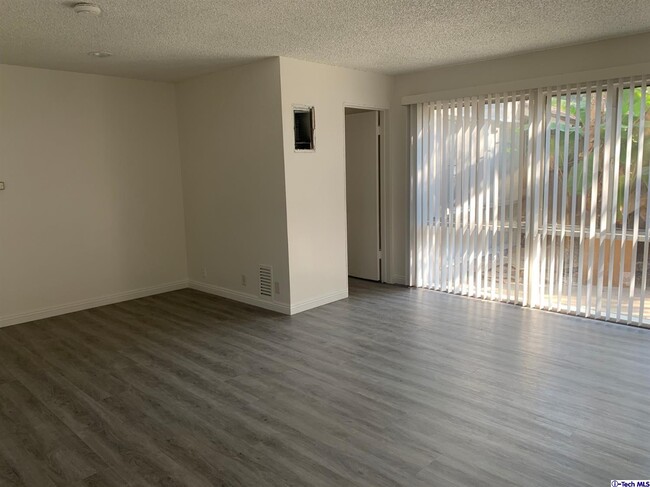 Building Photo - 555 S Los Robles Ave
