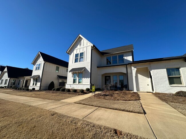 Foto del edificio - Spacious and Well Maintained 3 Bedroom Townhome in Woodward Oaks