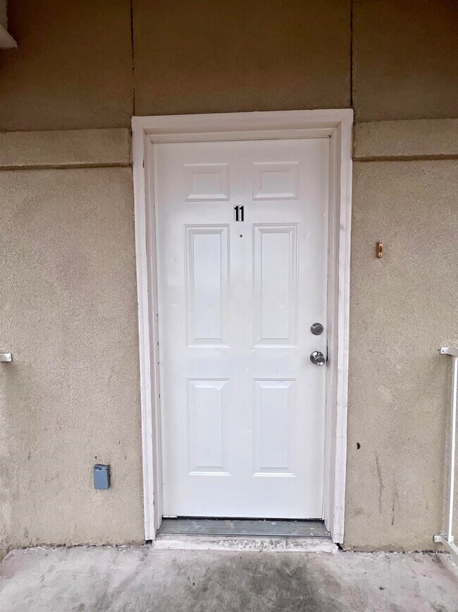 507 Shiloh Dr Unit 11, Laredo, TX 78045 Room for Rent in Laredo, TX