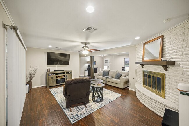 Foto del edificio - 5810 Wigton Dr