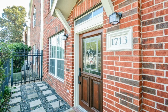 Foto del edificio - 1713 Aden Mist Dr