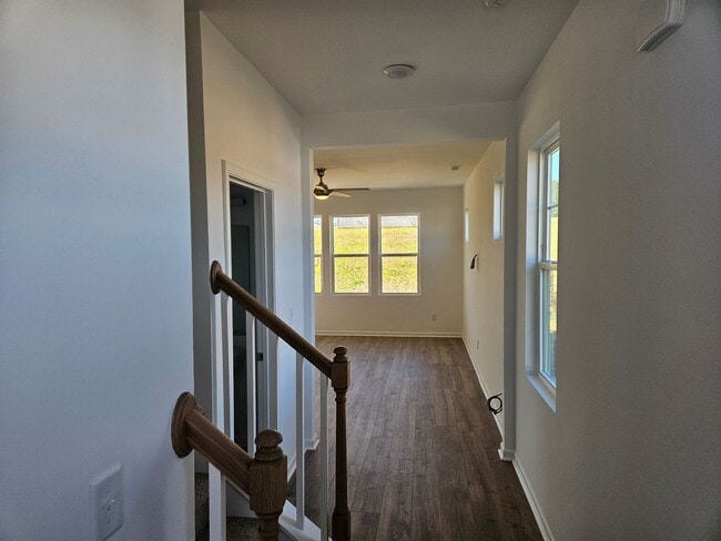 Building Photo - Wonderful Home! 4br 2.5Ba w/ 2 car garage!...